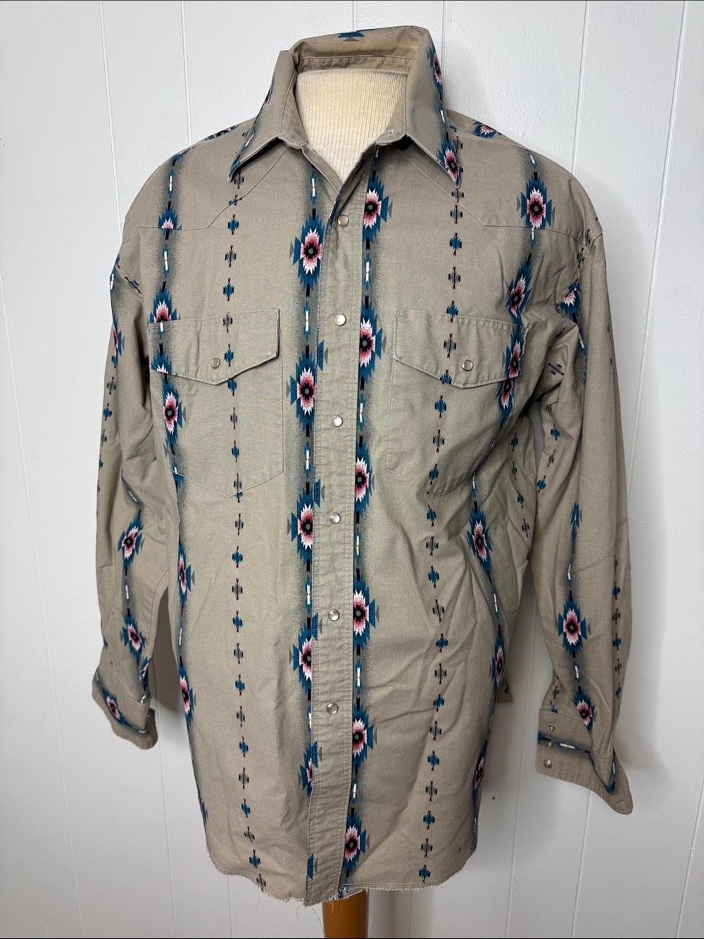 Wrangler pearl snap shirt men’s XL